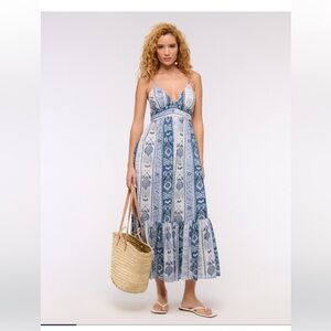 Abercrombie & Fitch Bra-Free Flowy Tie-Back Maxi
Dress size Large tall nwt